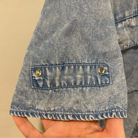 Short sleeve chambray button down - Picture 6 of 11